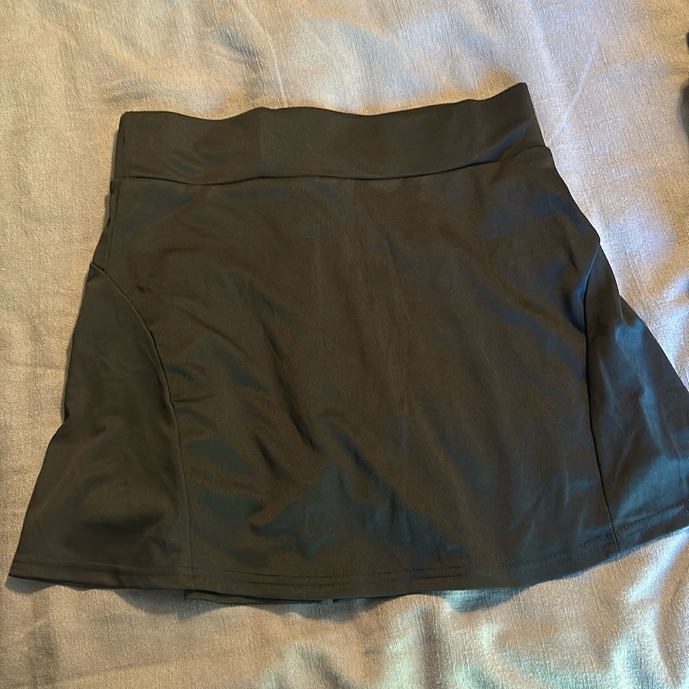 Women’s pleated athletic skort